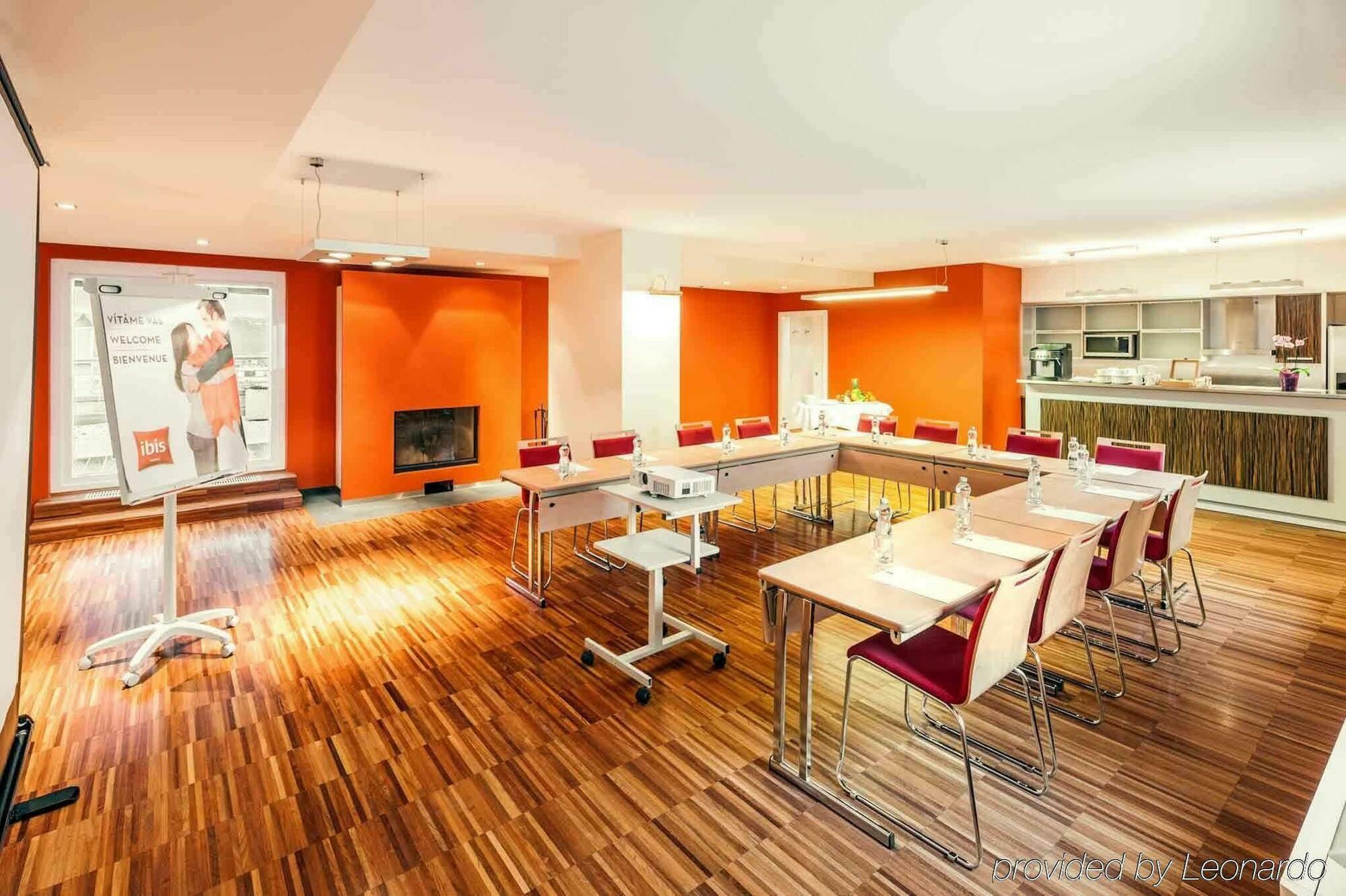 Hotel Ibis Old Town 3*